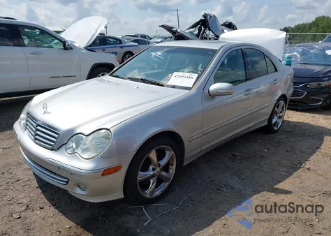 2005 Mercedes-Benz C 240 Luxury z USA, uszkodzony, nr VIN WDBRF61J55A694295